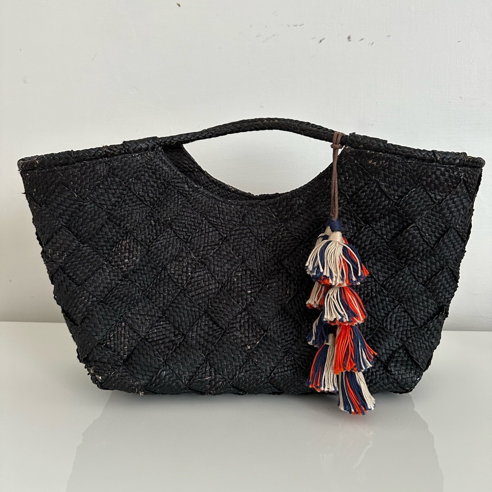 Banago twice woven straw tote ,with tassels With Zipper Black
